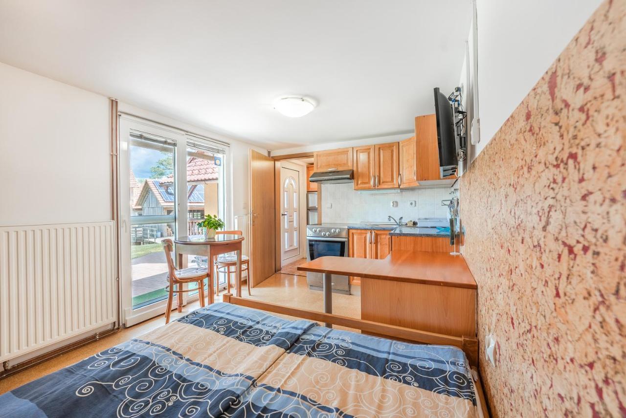 Fortun Estate - Apartmaji Ob Reki Kolpi Metlika Extérieur photo