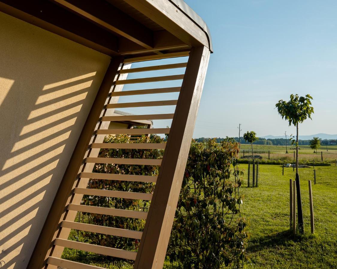 Fortun Estate - Apartmaji Ob Reki Kolpi Metlika Extérieur photo